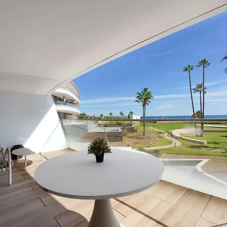 The Edge - Beachfront 2 Bedroom Apartment *