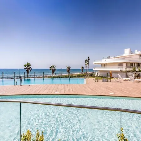 The Edge - Beachfront 2 Bedroom Apartment Estepona