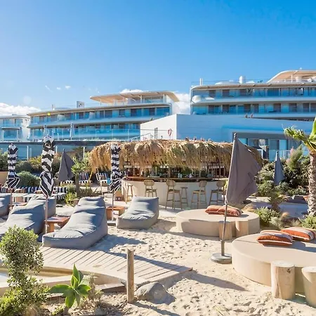 The Edge - Beachfront 2 Bedroom * Estepona