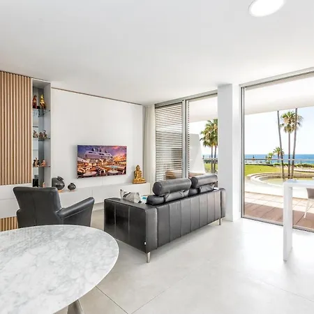 The Edge - Beachfront 2 Bedroom 埃斯特波纳