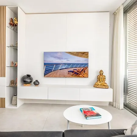 The Edge - Beachfront 2 Bedroom *